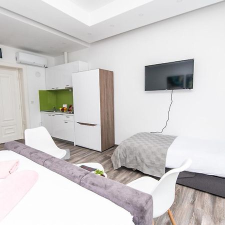 Modern Studio For 3 People In The Heart Of The City Center 塞拉耶佛 外观 照片